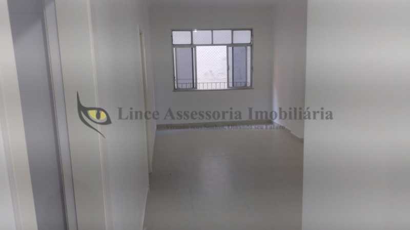 Apartamento à venda com 2 quartos, 70m² - Foto 1