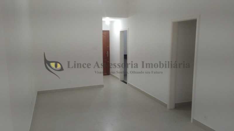 Apartamento à venda com 2 quartos, 70m² - Foto 3