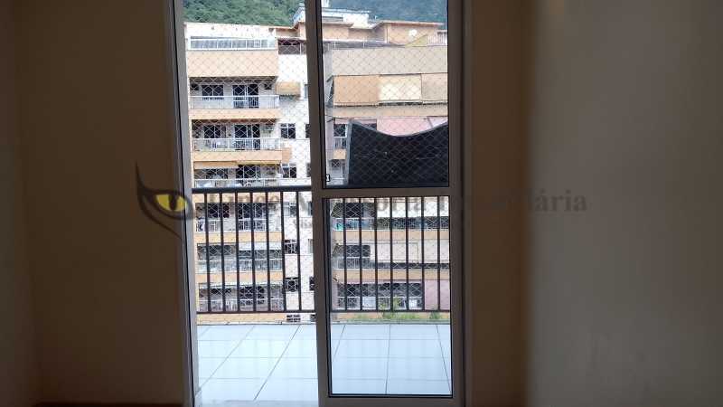 Apartamento à venda com 3 quartos, 80m² - Foto 2