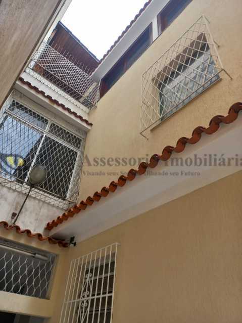 Casa à venda com 5 quartos, 600m² - Foto 1