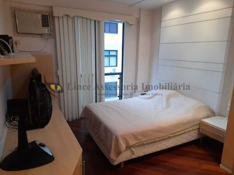 Apartamento à venda com 4 quartos, 140m² - Foto 8