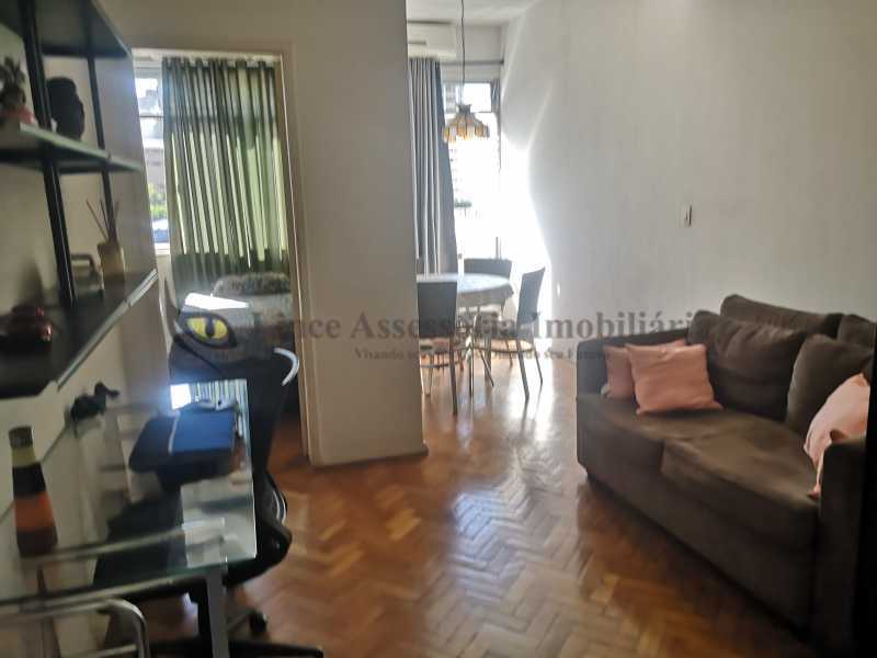 Apartamento à venda com 1 quarto, 40m² - Foto 2