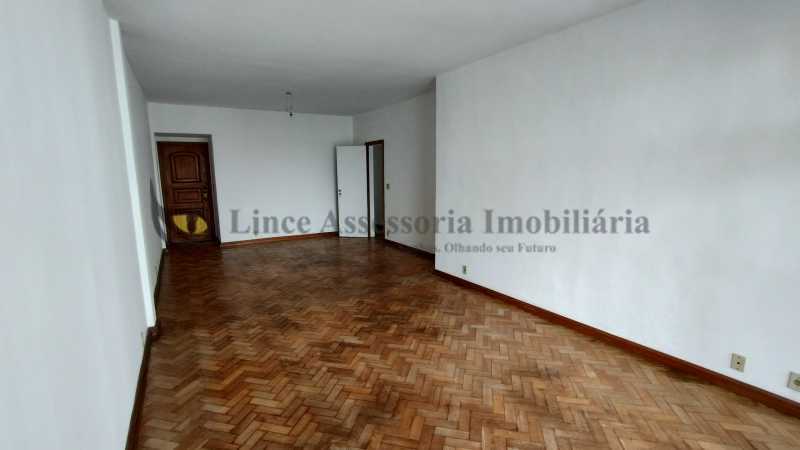 Apartamento à venda com 4 quartos, 160m² - Foto 1