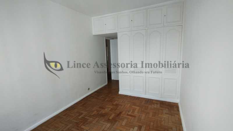 Apartamento à venda com 4 quartos, 160m² - Foto 11