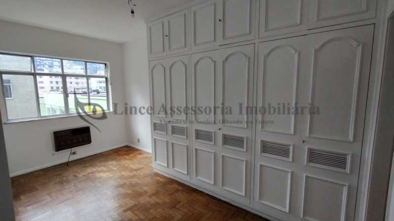 Apartamento à venda com 4 quartos, 160m² - Foto 14