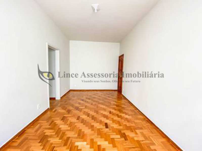 Apartamento à venda com 3 quartos, 84m² - Foto 2