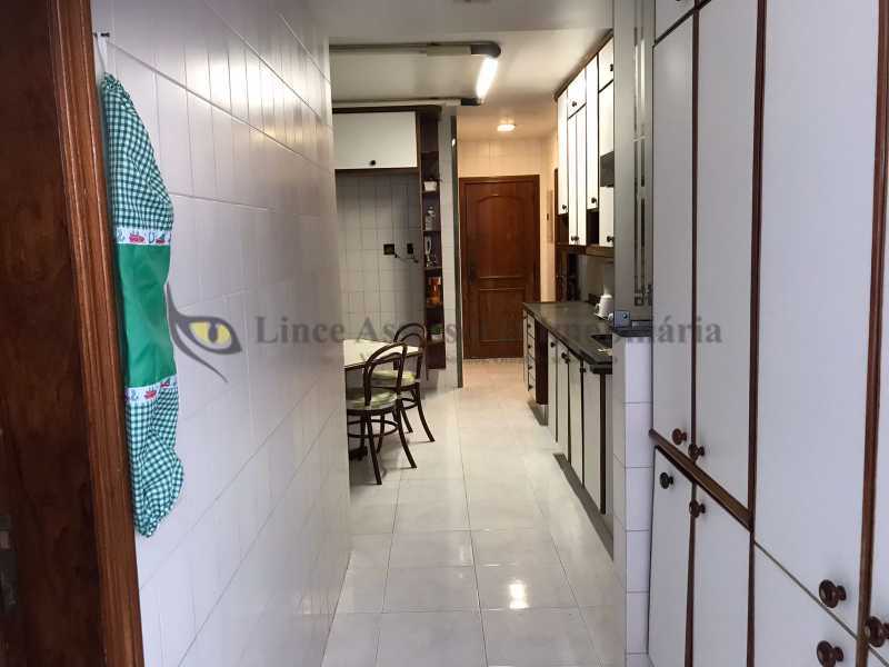 Apartamento à venda com 3 quartos, 134m² - Foto 17