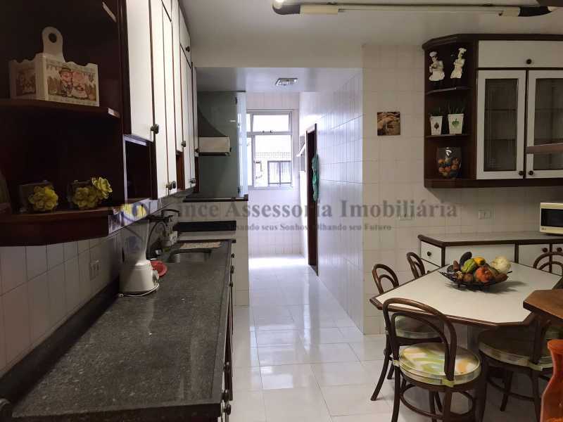 Apartamento à venda com 3 quartos, 134m² - Foto 25