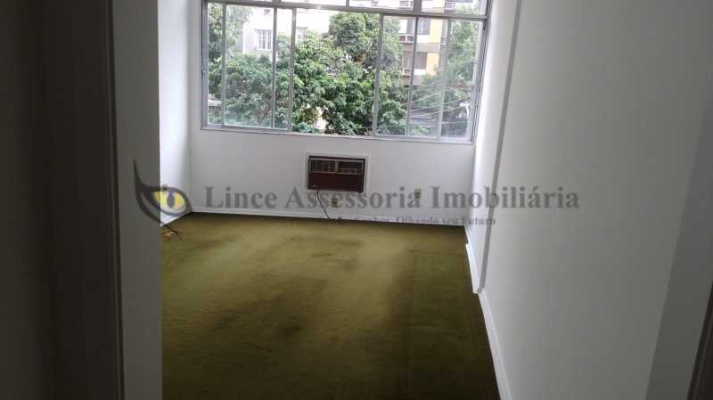 Apartamento à venda com 3 quartos, 113m² - Foto 2