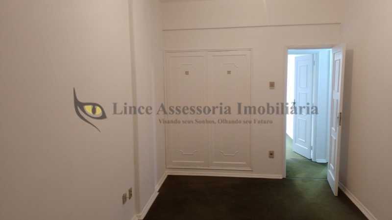 Apartamento à venda com 3 quartos, 113m² - Foto 11