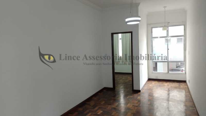 Apartamento à venda com 3 quartos, 83m² - Foto 2