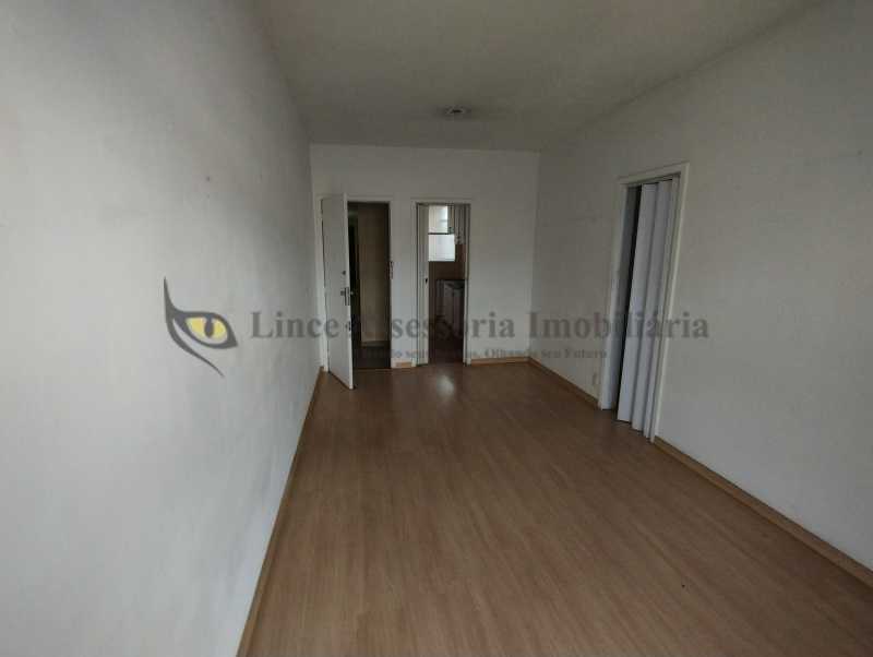 Apartamento à venda com 2 quartos, 68m² - Foto 1