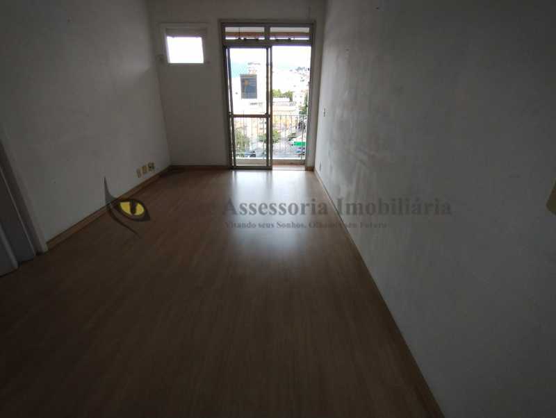 Apartamento à venda com 2 quartos, 68m² - Foto 2