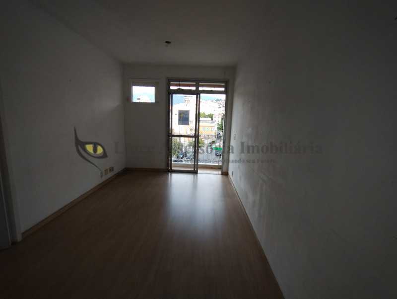 Apartamento à venda com 2 quartos, 68m² - Foto 3