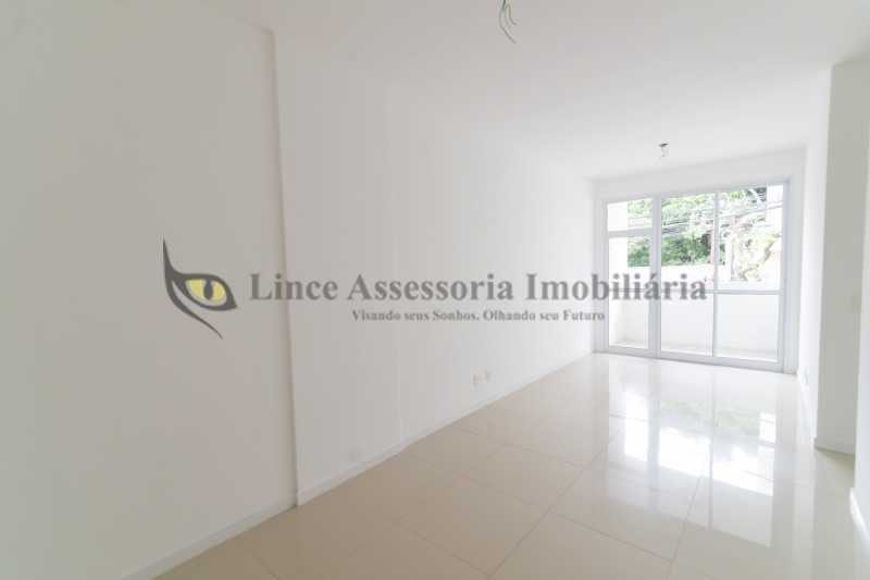 Apartamento à venda com 3 quartos, 76m² - Foto 2