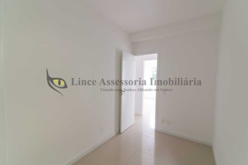 Apartamento à venda com 3 quartos, 76m² - Foto 9