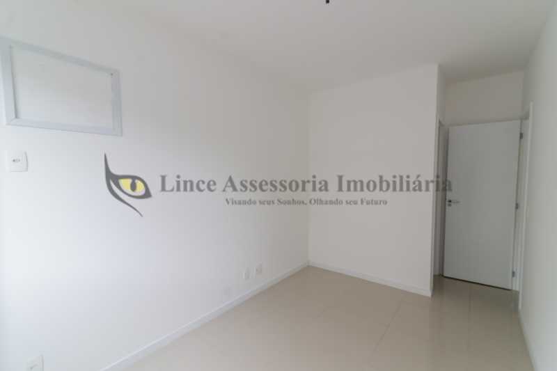 Apartamento à venda com 3 quartos, 76m² - Foto 15