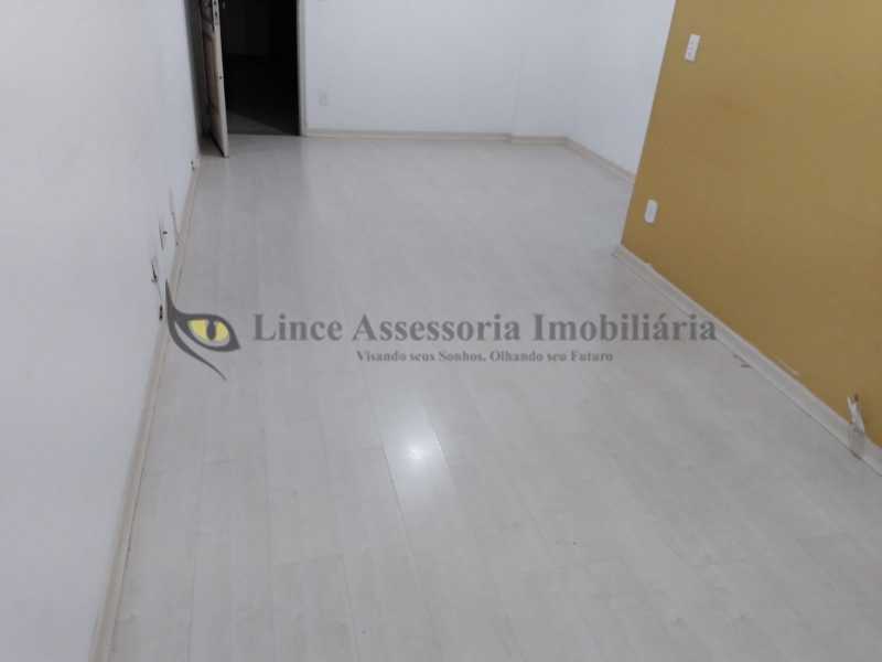 Apartamento à venda com 2 quartos, 76m² - Foto 4