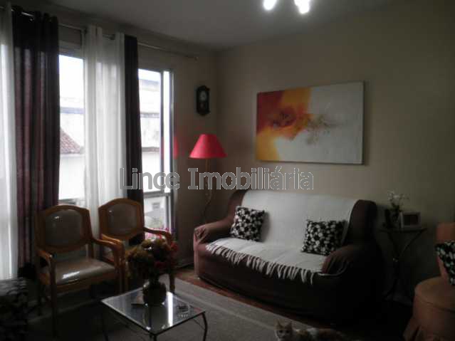 Apartamento à venda com 2 quartos, 75m² - Foto 2