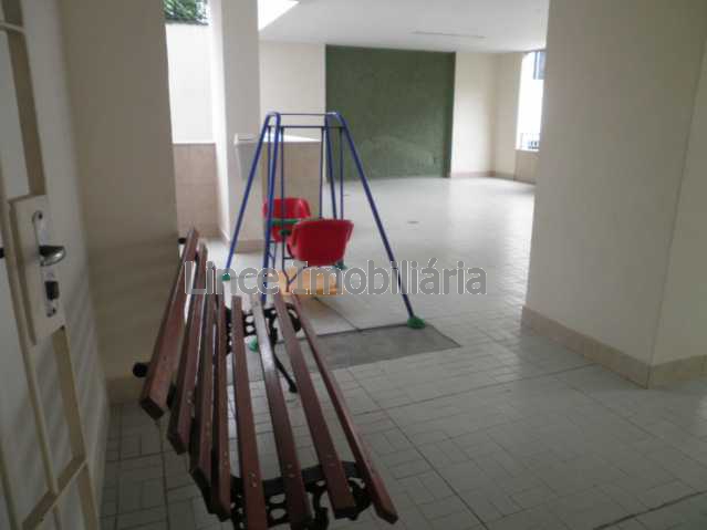 Apartamento à venda com 2 quartos, 75m² - Foto 19