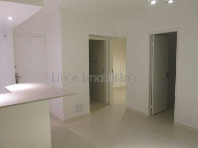 Apartamento à venda com 2 quartos, 60m² - Foto 2