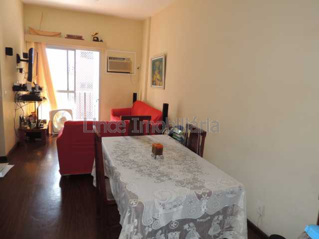 Apartamento à venda com 2 quartos, 75m² - Foto 2