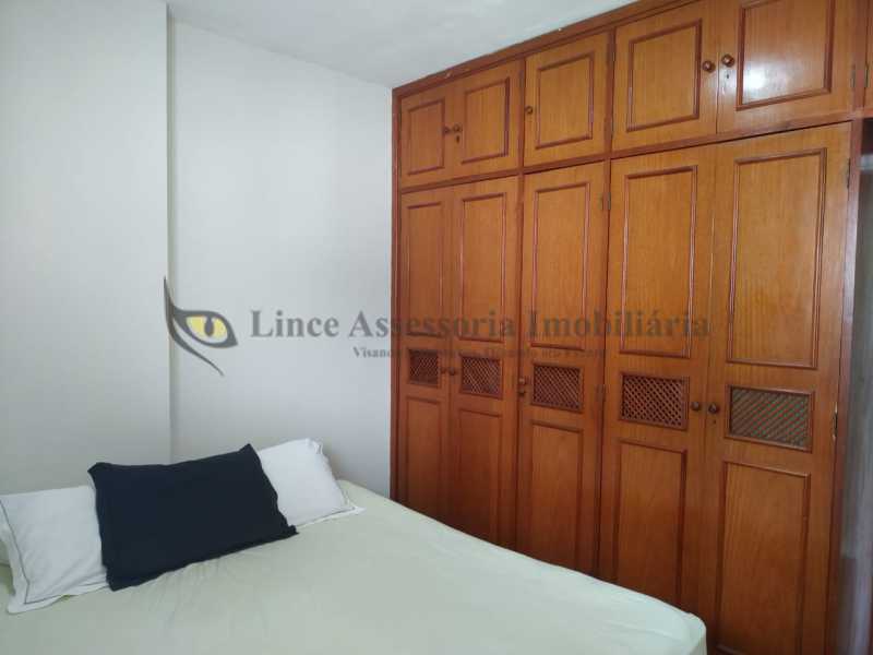 Apartamento à venda com 2 quartos, 65m² - Foto 4