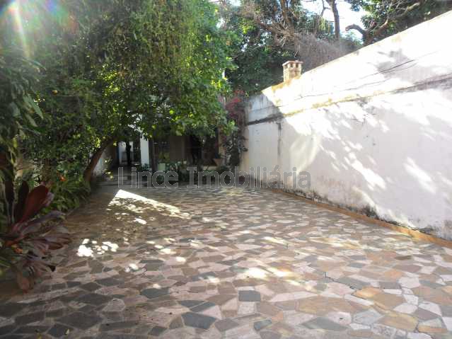 Casa à venda com 6 quartos, 200m² - Foto 26