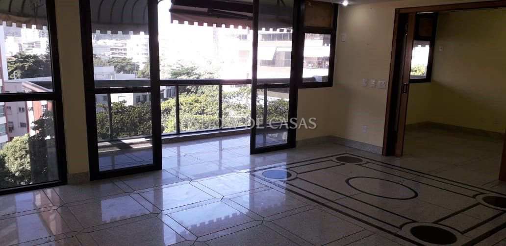 Cobertura à venda com 3 quartos, 300m² - Foto 2