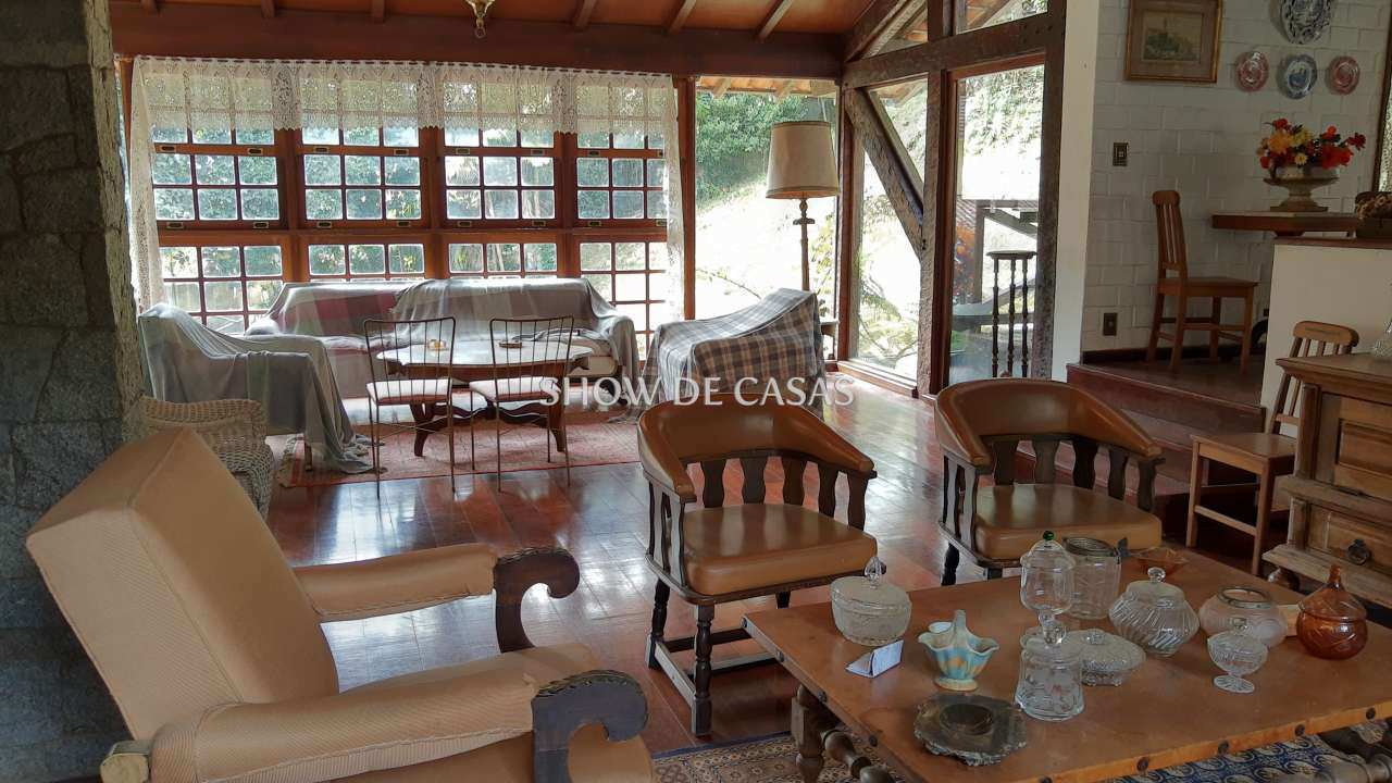 Casa à venda com 5 quartos, 250m² - Foto 4