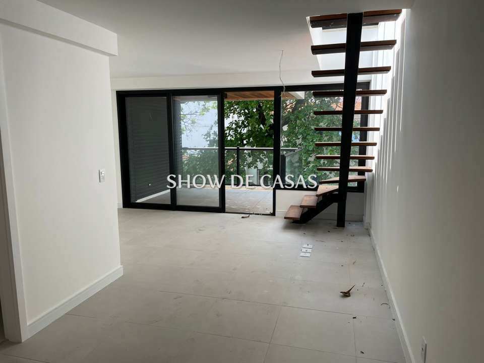 Cobertura à venda com 2 quartos, 180m² - Foto 2