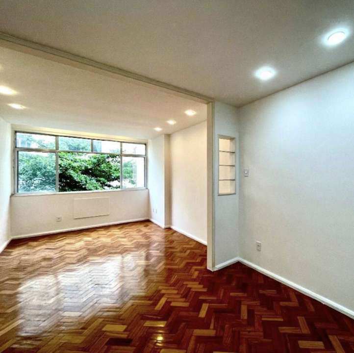 Apartamento à venda com 3 quartos, 112m² - Foto 2