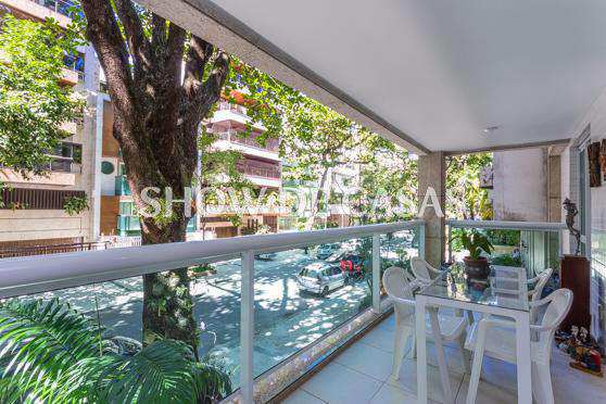 Apartamento à venda com 3 quartos, 170m² - Foto 1