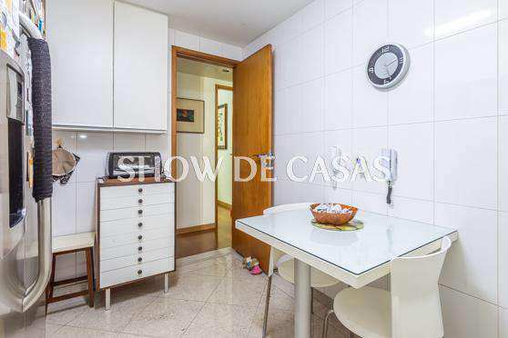 Apartamento à venda com 3 quartos, 170m² - Foto 17