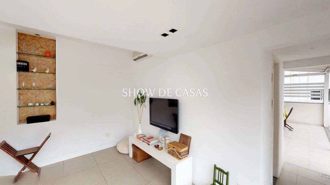 Apartamento à venda com 3 quartos, 237m² - Foto 2