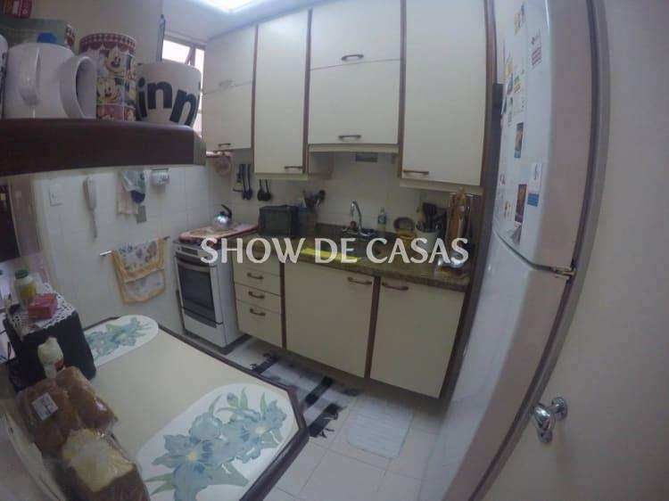 Apartamento à venda com 2 quartos, 70m² - Foto 9