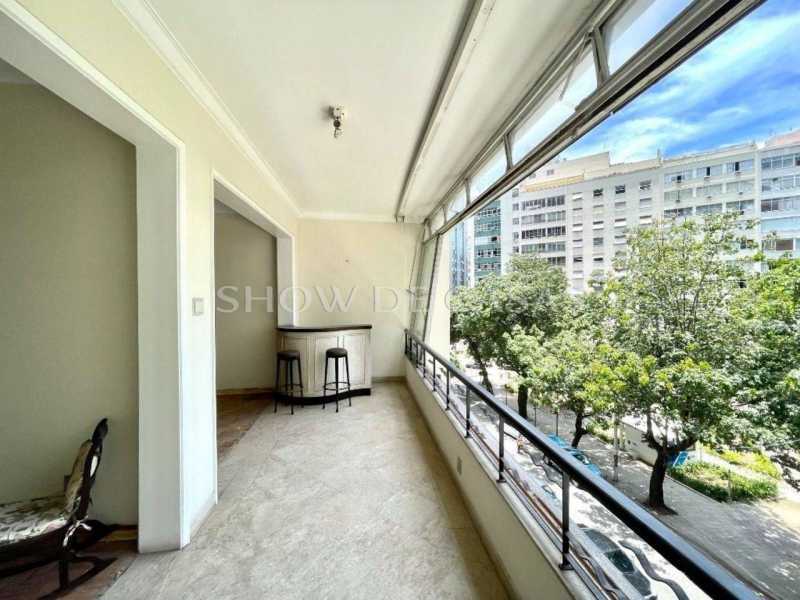 Apartamento à venda com 3 quartos, 210m² - Foto 4