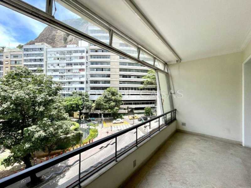 Apartamento à venda com 3 quartos, 210m² - Foto 3