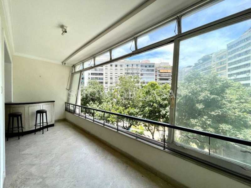 Apartamento à venda com 3 quartos, 210m² - Foto 6