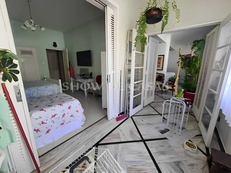 Apartamento à venda com 3 quartos, 180m² - Foto 4