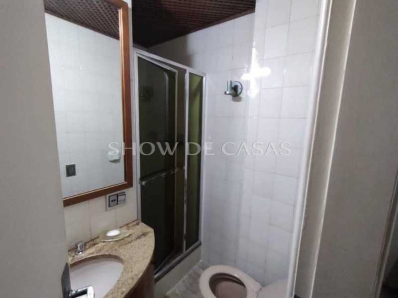 Apartamento à venda com 3 quartos, 212m² - Foto 9