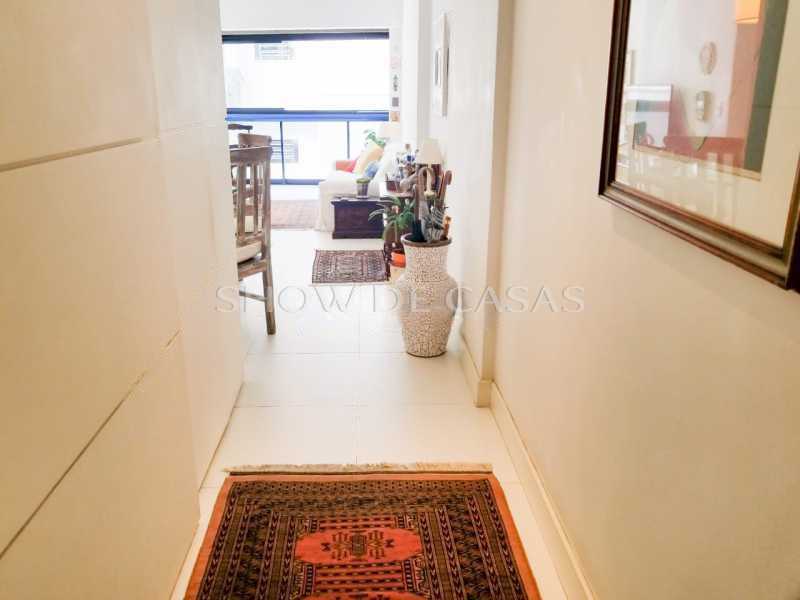 Apartamento à venda com 2 quartos, 72m² - Foto 2