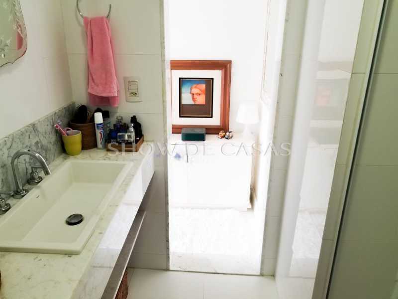 Apartamento à venda com 2 quartos, 72m² - Foto 28