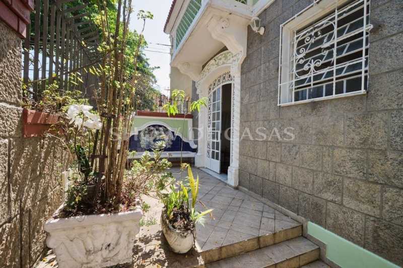 Casa à venda com 4 quartos, 221m² - Foto 2