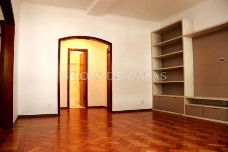 Apartamento à venda com 3 quartos, 140m² - Foto 2