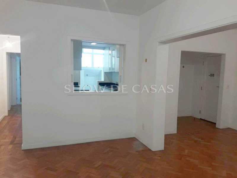 Apartamento à venda com 3 quartos, 140m² - Foto 2