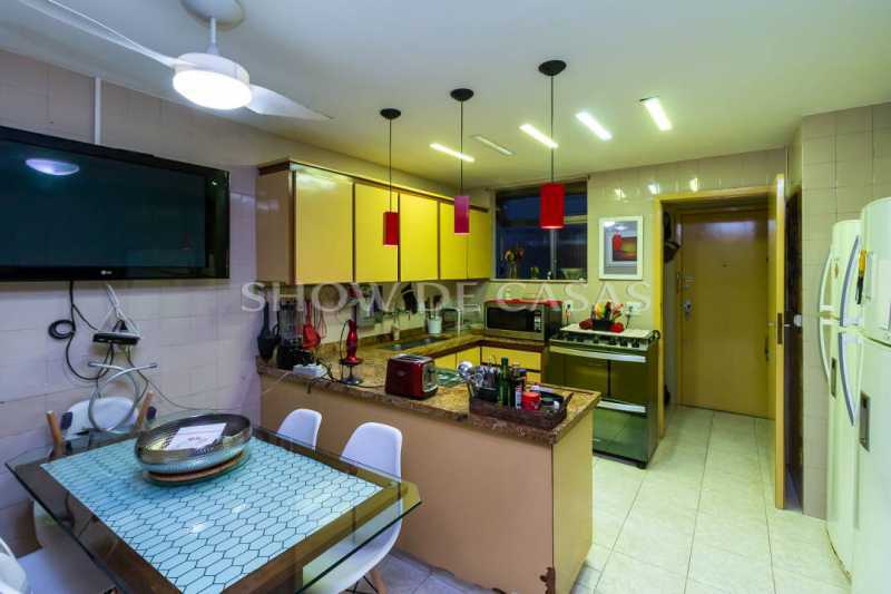 Apartamento à venda com 4 quartos, 200m² - Foto 17