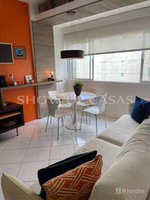 Apartamento à venda com 2 quartos, 70m² - Foto 3