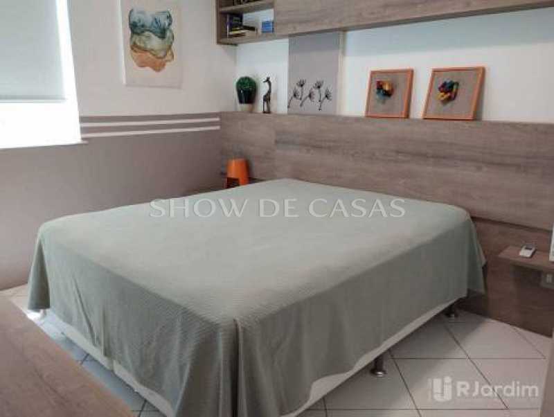 Apartamento à venda com 2 quartos, 70m² - Foto 13