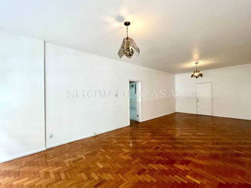 Apartamento à venda com 3 quartos, 150m² - Foto 2